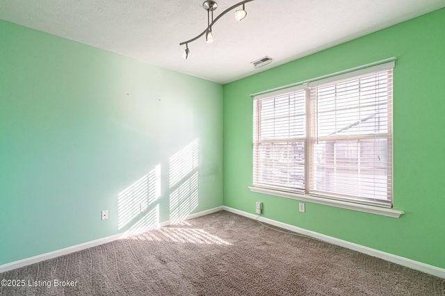 8432 Grand Trevi Dr, Louisville, KY 40228