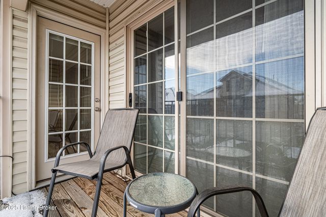 8432 Grand Trevi Dr, Louisville, KY 40228