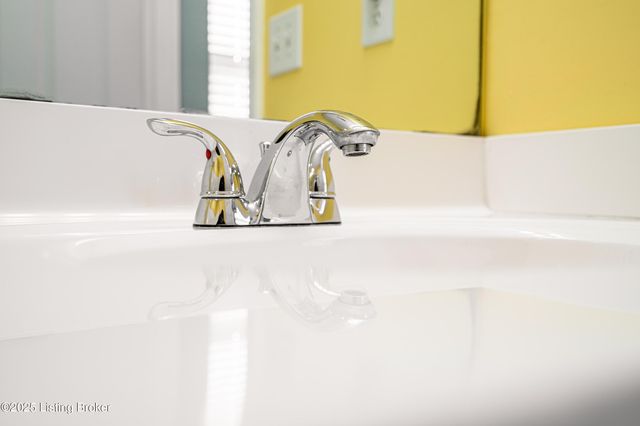 8432 Grand Trevi Dr, Louisville, KY 40228