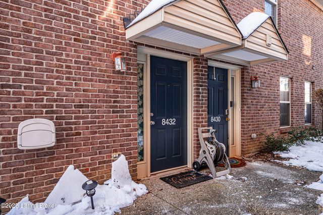 8432 Grand Trevi Dr, Louisville, KY 40228