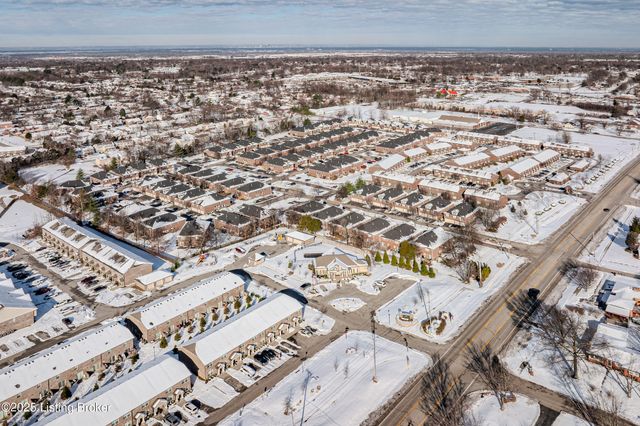 8432 Grand Trevi Dr, Louisville, KY 40228