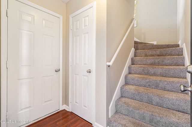 8432 Grand Trevi Dr, Louisville, KY 40228