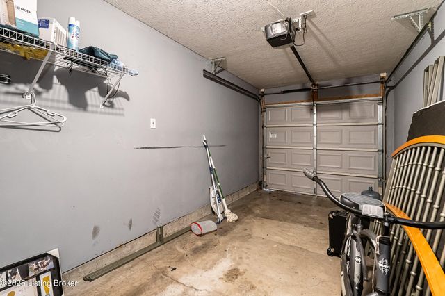 8432 Grand Trevi Dr, Louisville, KY 40228