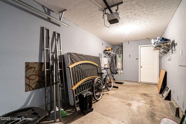 8432 Grand Trevi Dr, Louisville, KY 40228