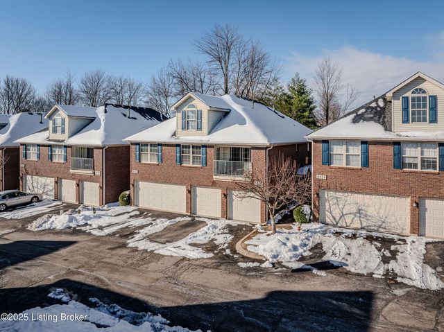 8432 Grand Trevi Dr, Louisville, KY 40228