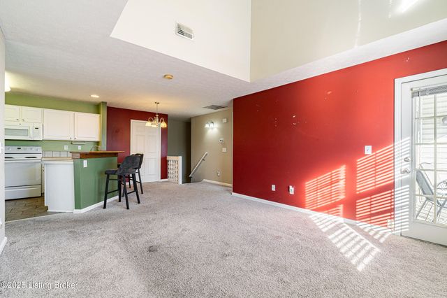 8432 Grand Trevi Dr, Louisville, KY 40228