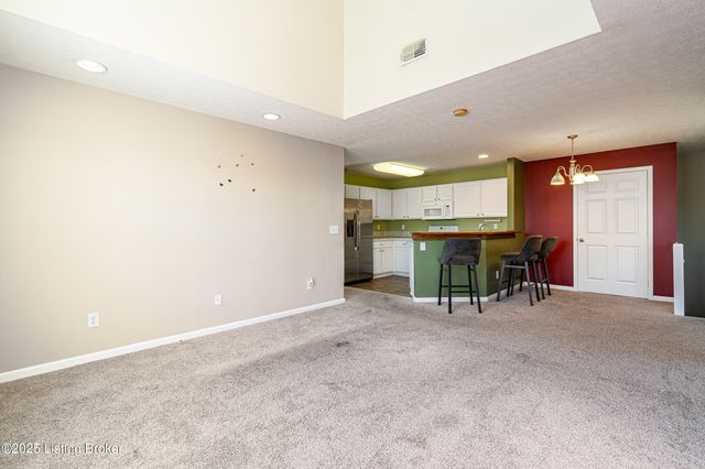 8432 Grand Trevi Dr, Louisville, KY 40228