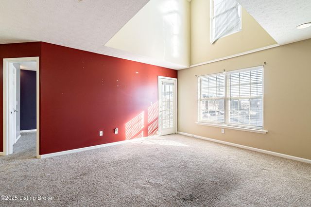 8432 Grand Trevi Dr, Louisville, KY 40228