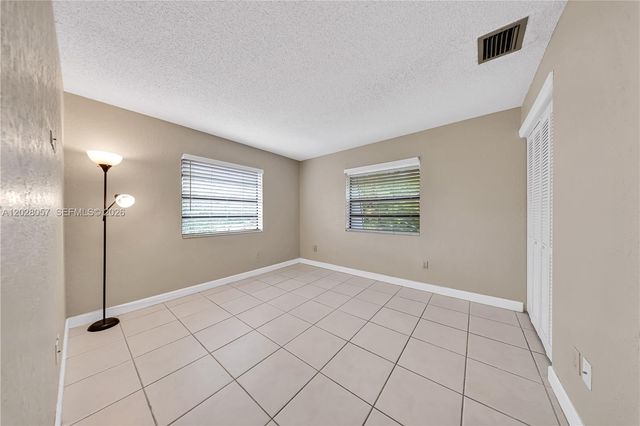 9751 Wayne Ave 6, Palmetto Bay, FL 33157