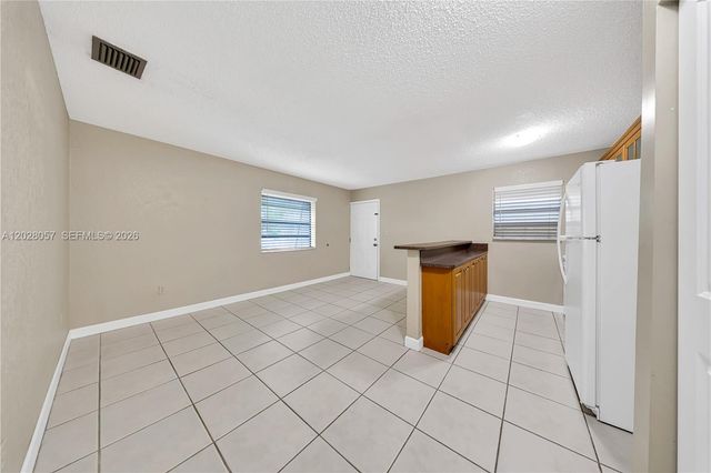 9751 Wayne Ave 6, Palmetto Bay, FL 33157