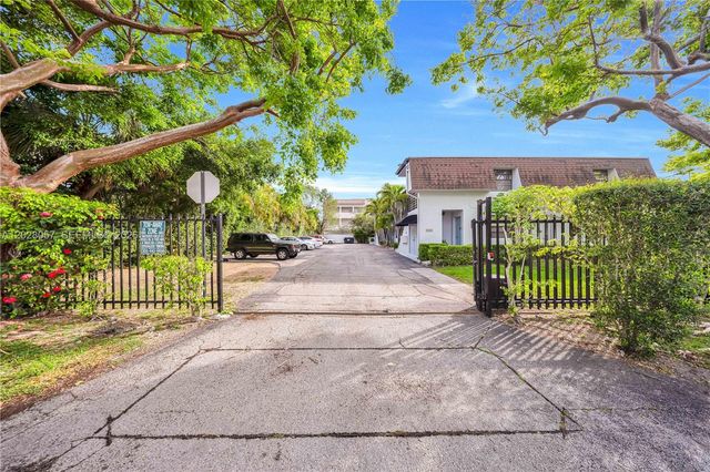 9751 Wayne Ave 6, Palmetto Bay, FL 33157