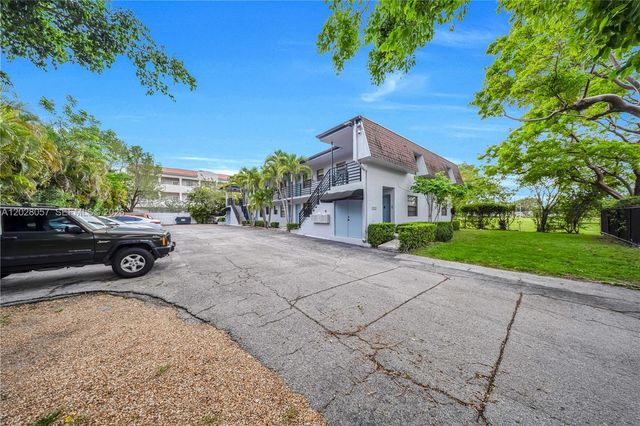 9751 Wayne Ave 6, Palmetto Bay, FL 33157