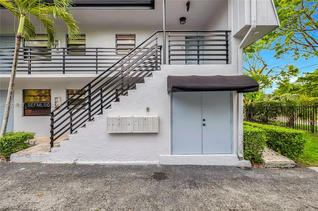 9751 Wayne Ave 6, Palmetto Bay, FL 33157