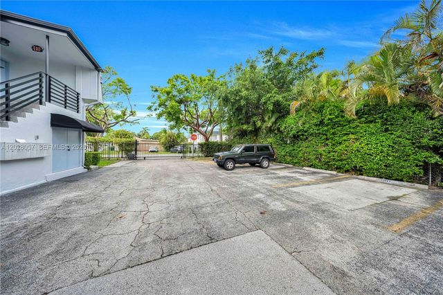 9751 Wayne Ave 6, Palmetto Bay, FL 33157