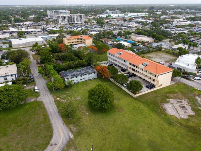 9751 Wayne Ave 6, Palmetto Bay, FL 33157