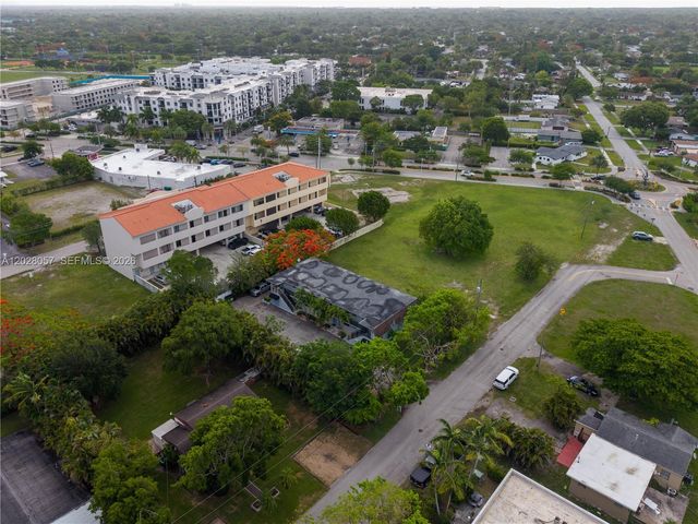 9751 Wayne Ave 6, Palmetto Bay, FL 33157