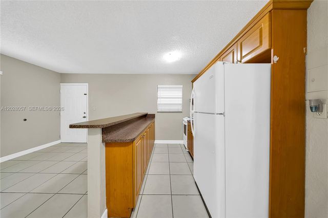 9751 Wayne Ave 6, Palmetto Bay, FL 33157