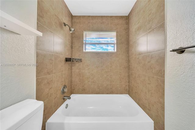 9751 Wayne Ave 6, Palmetto Bay, FL 33157