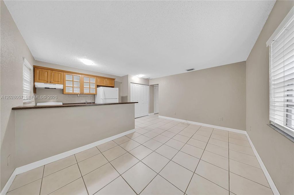 9751 Wayne Ave 6, Palmetto Bay, FL 33157