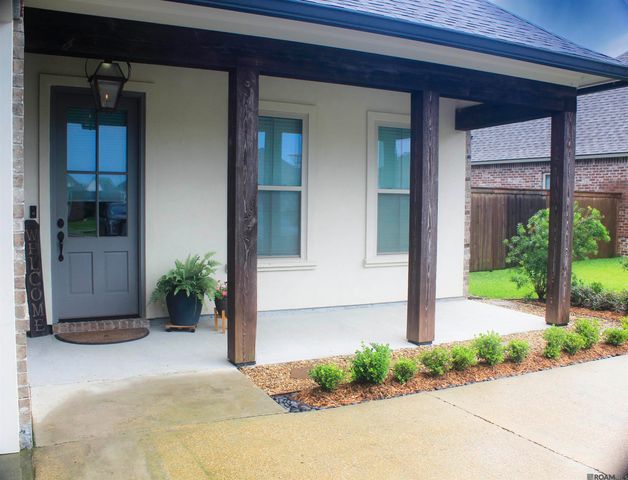 36347 Belle Savanne Ave, Geismar, LA 70734