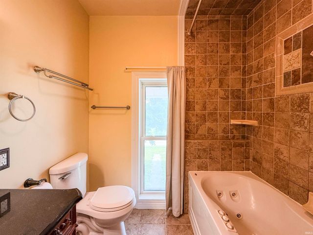 5187 E 1100 North Road, Ossian, IN 46777