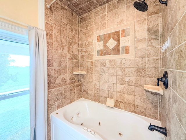 5187 E 1100 North Road, Ossian, IN 46777