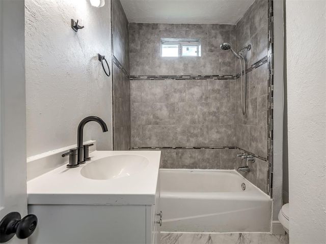 208 E Carson Street, El Reno, OK 73036