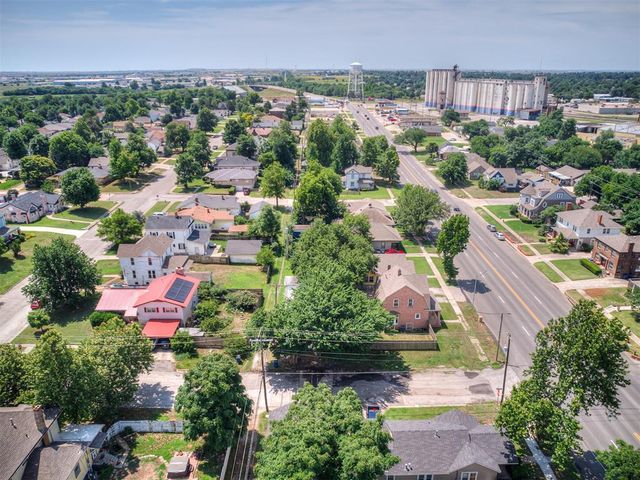 208 E Carson Street, El Reno, OK 73036
