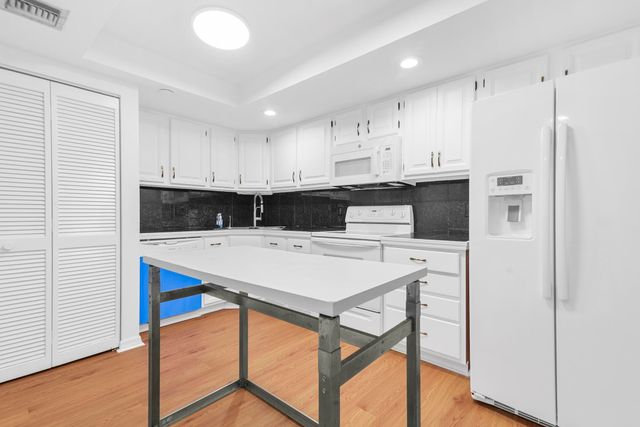 5951 Wellesley Park Drive 304, Boca Raton, FL 33433