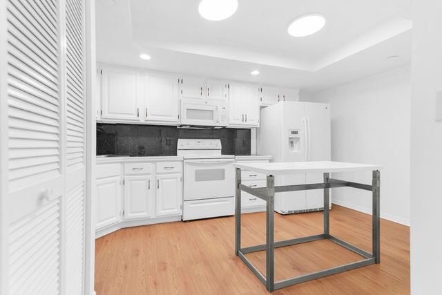 5951 Wellesley Park Drive 304, Boca Raton, FL 33433