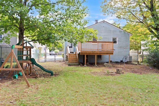 75 Sterling Ave, Brockton, MA 02305