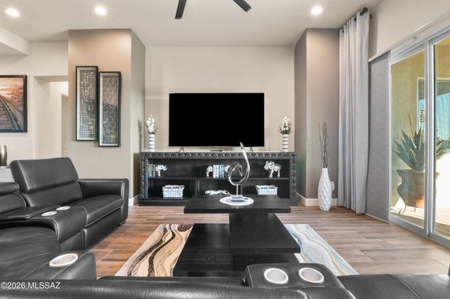 8882 E Placita Rio De Vidrio, Tucson, AZ 85749
