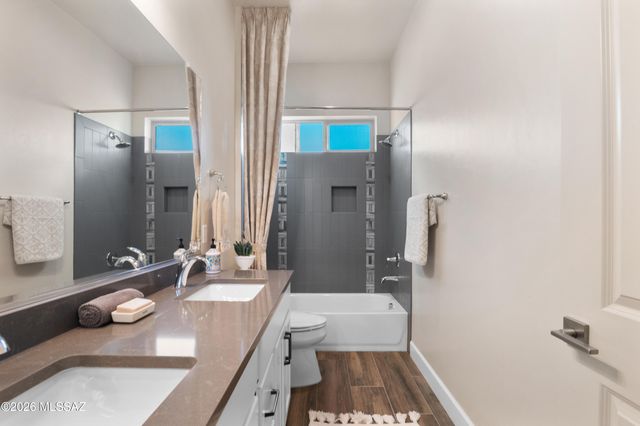 8882 E Placita Rio De Vidrio, Tucson, AZ 85749