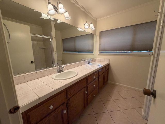 1428 W Calimyrna Avenue, Fresno, CA 93711