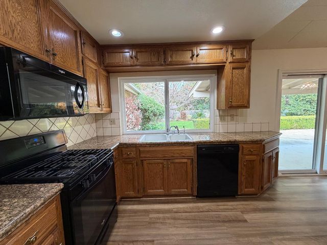 1428 W Calimyrna Avenue, Fresno, CA 93711