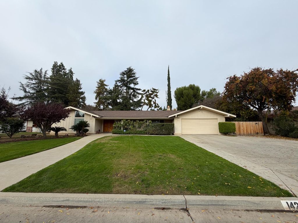 1428 W Calimyrna Avenue, Fresno, CA 93711