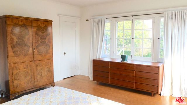 2417 Walgrove Avenue, Los Angeles, CA 90066