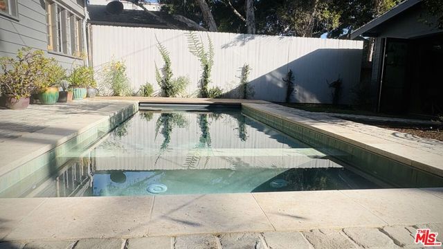 2417 Walgrove Avenue, Los Angeles, CA 90066