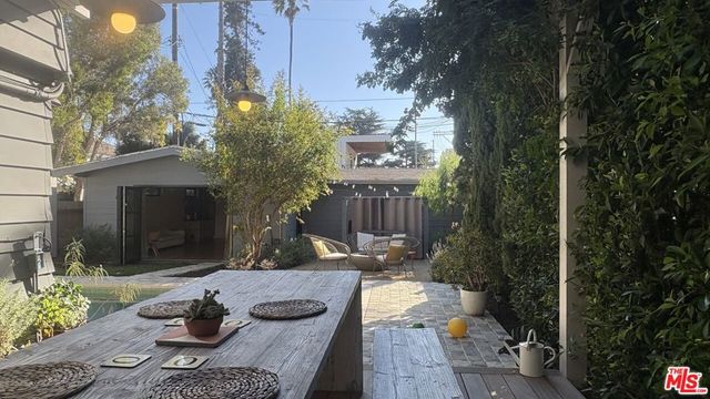 2417 Walgrove Avenue, Los Angeles, CA 90066