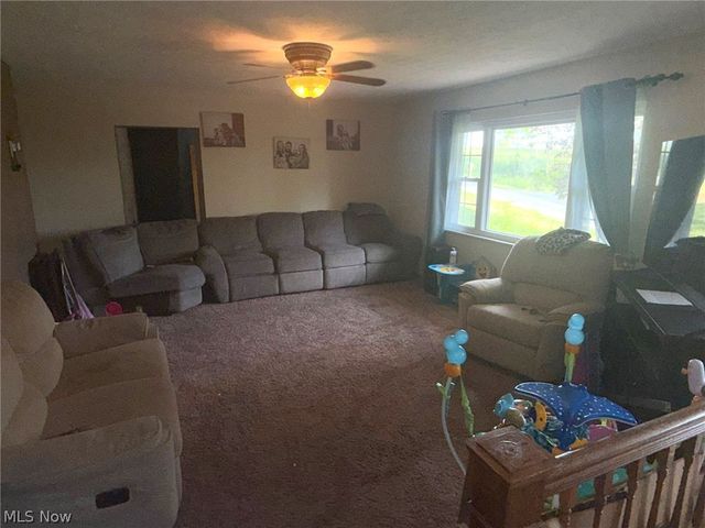 83 Watson Lane, Belpre, OH 45714