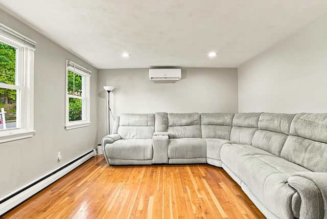 31 Lexington Road, Shrewsbury, MA 01545