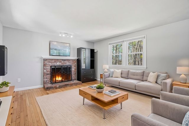 31 Lexington Road, Shrewsbury, MA 01545