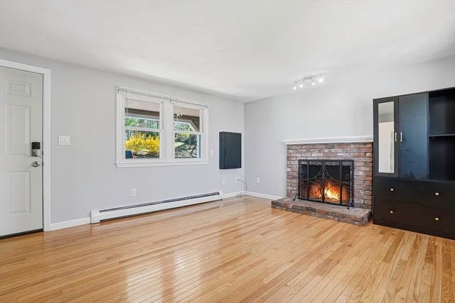 31 Lexington Road, Shrewsbury, MA 01545