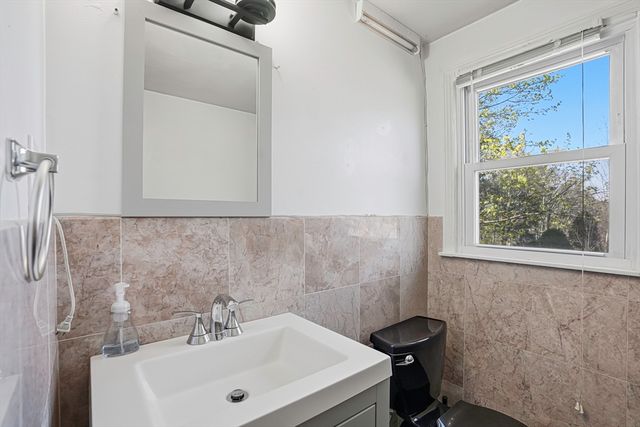 31 Lexington Road, Shrewsbury, MA 01545