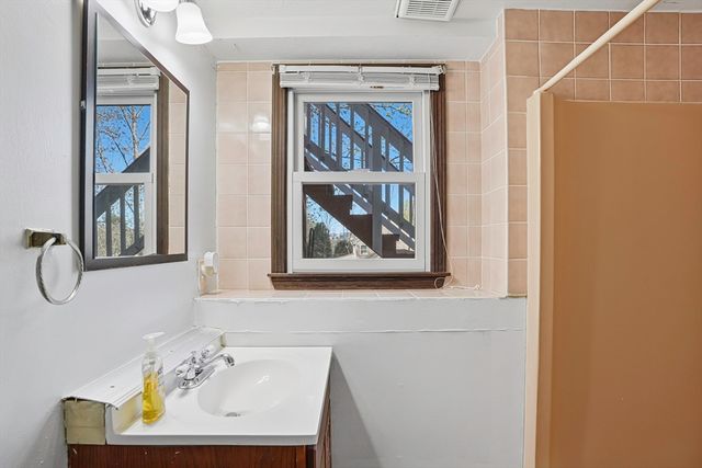 31 Lexington Road, Shrewsbury, MA 01545