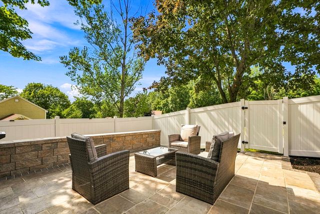 31 Lexington Road, Shrewsbury, MA 01545