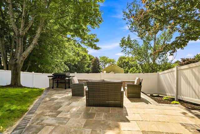 31 Lexington Road, Shrewsbury, MA 01545