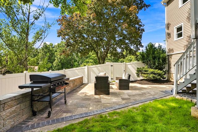 31 Lexington Road, Shrewsbury, MA 01545