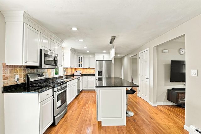 31 Lexington Road, Shrewsbury, MA 01545