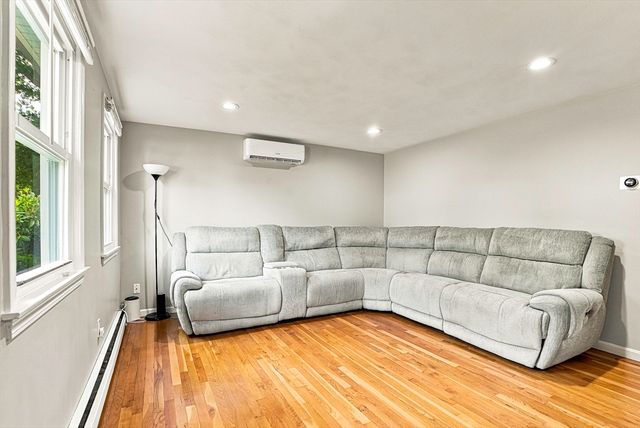 31 Lexington Road, Shrewsbury, MA 01545